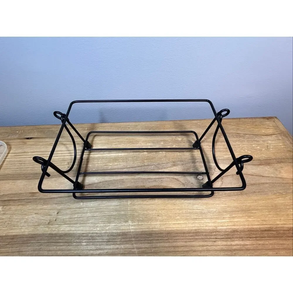 Temp-tations Carved Old World ceramic baking dish with metal serving rack and li
